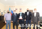 Представители СРО «Союз профессиональных строителей» вручили орден «За заслуги в строительстве»: читать другие актуальные новости о СРО на информационном портале «Всё о саморегулировании».